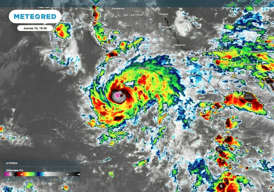 Huracán Trudy sorprende por la fuerza que ha alcanzado en pocas horas
