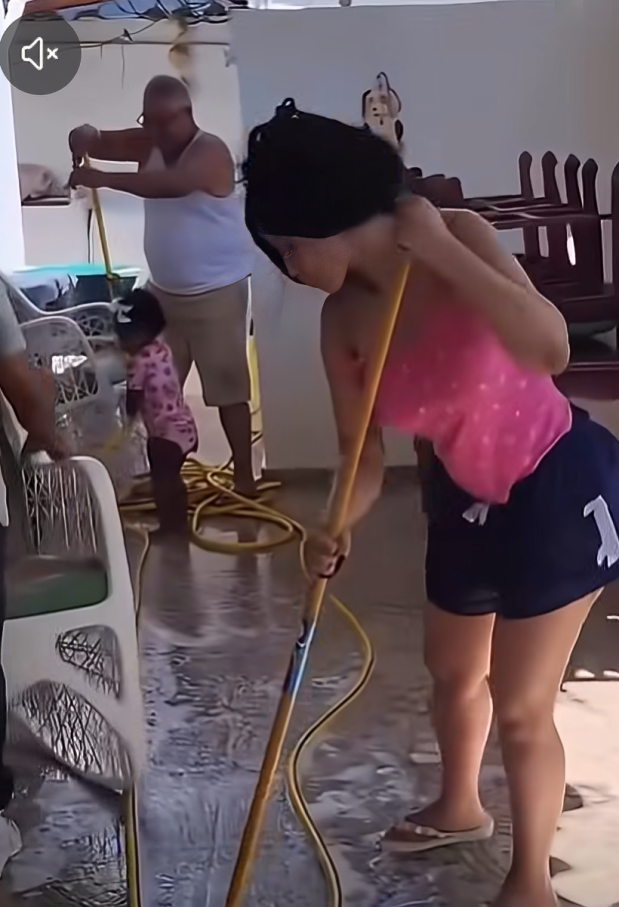 Cardi B sorprende a todos con lo que hizo en casa de sus abuelos en RD