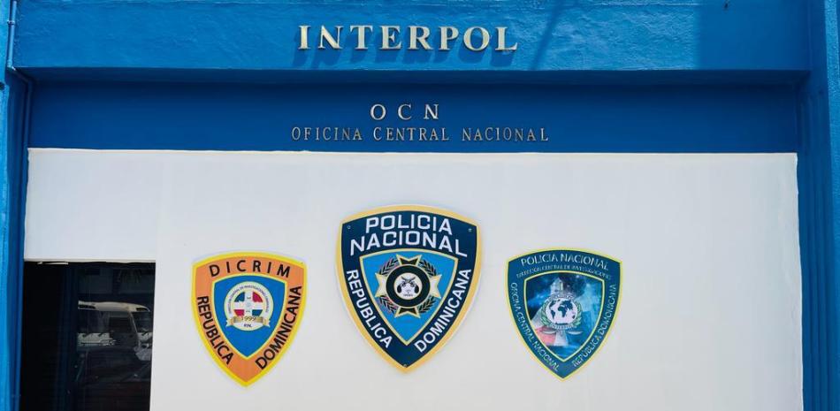 Policía Nacional arresta a padre e hijo dominicanos buscados por Italia