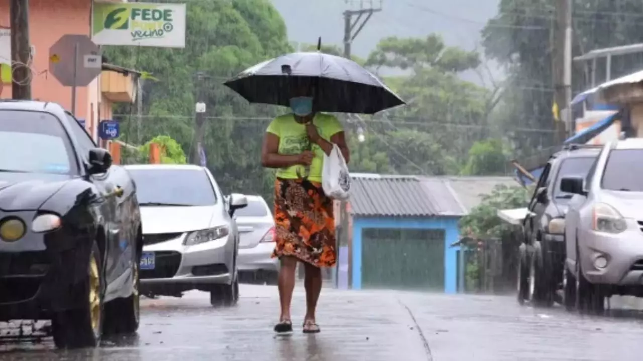 Vaguada mantiene las lluvias en Santo Domingo y amplían las alertas 3 Vaguada mantiene las lluvias en Santo Domingo y amplían las alertas