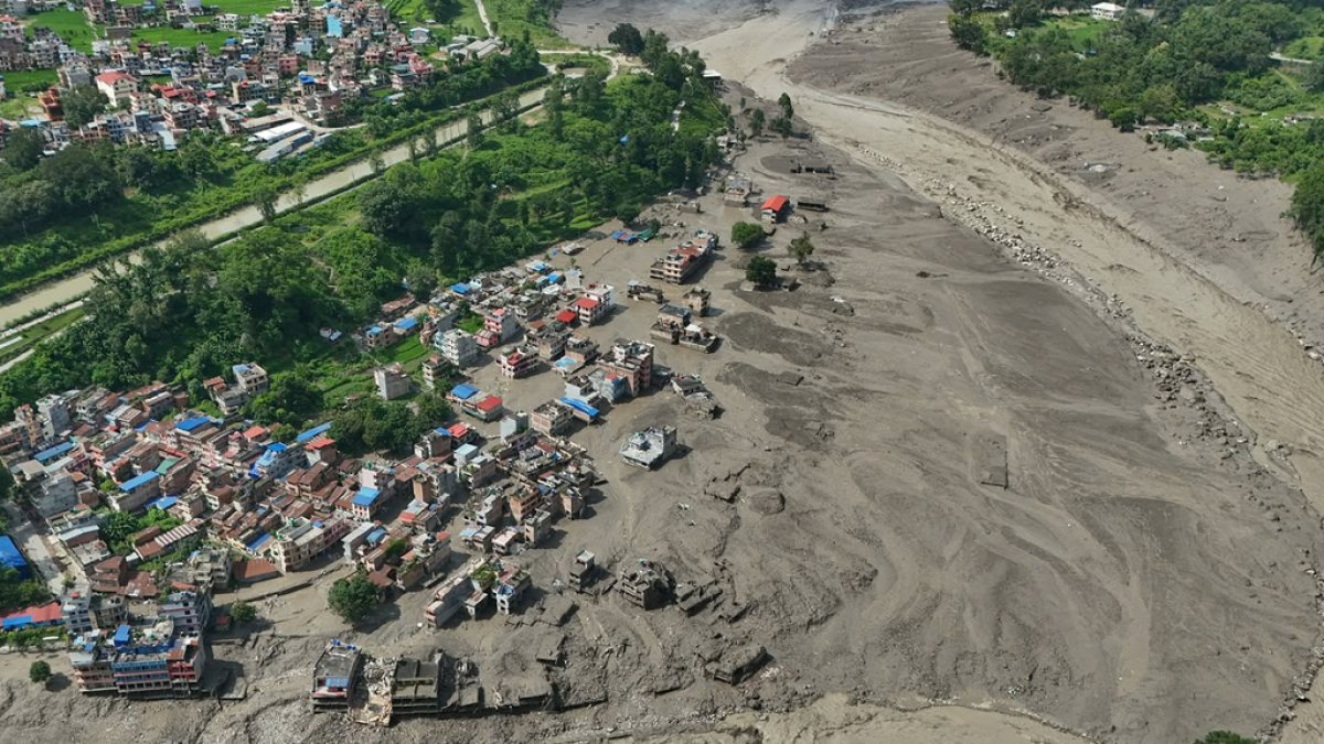 ¿Qué provocó la crecida que arrasó 40 viviendas en Nepal?