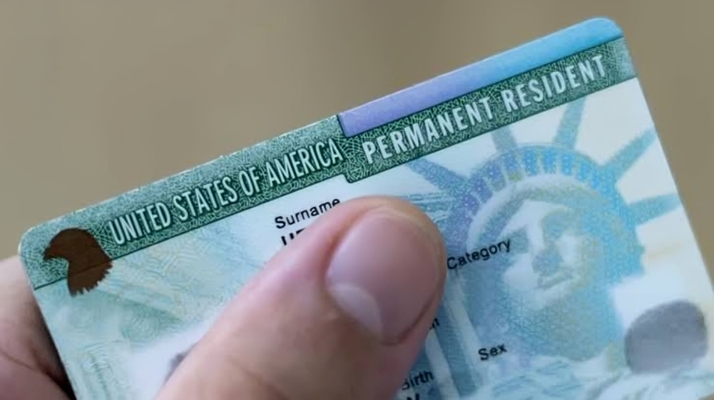 USCIS confirma la regla que deben conocer inmigrantes sin green card al salir de EE. UU. 2 USCIS confirma la regla que deben conocer inmigrantes sin green card al salir de EE. UU.