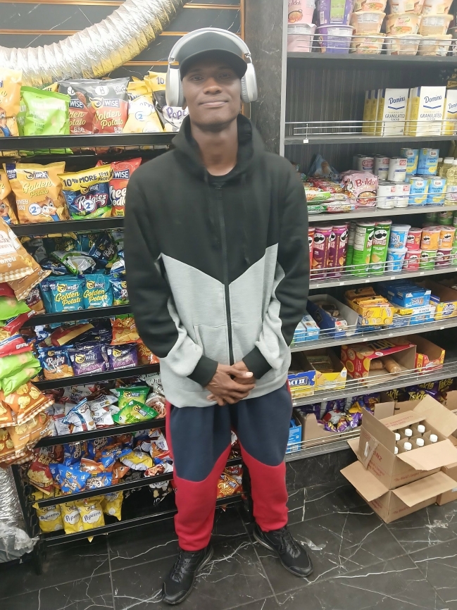 Buscan a inmigrante tras quedar en libertad luego de arresto en NY