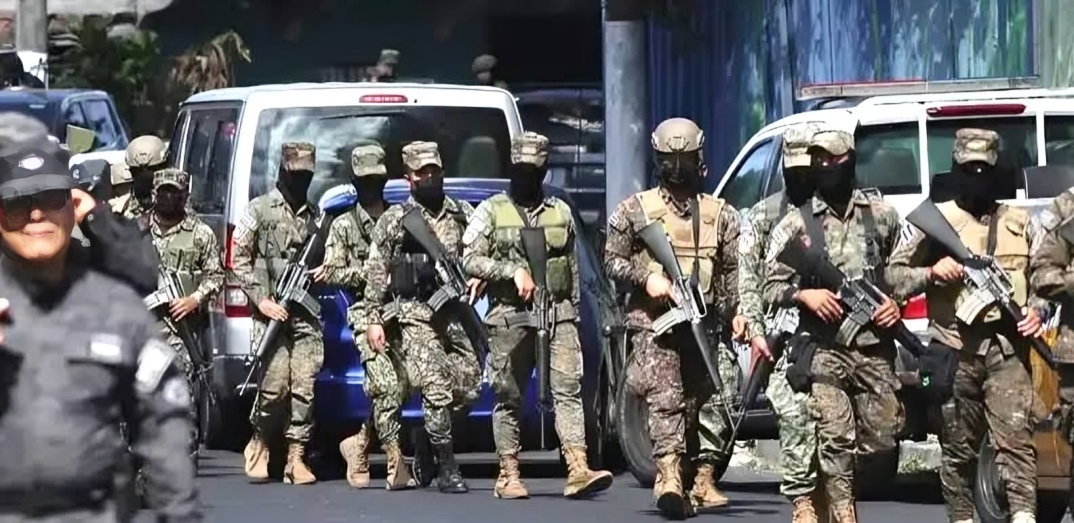 Bukele lanza ultimátum a pandillas haitianas por 4 militares desaparecidos