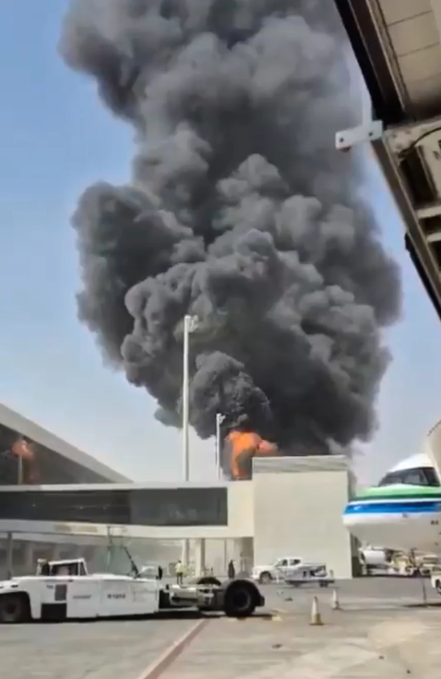 Ataque al aeropuerto de Riad en Arabia Saudita deja más de 300 afectados