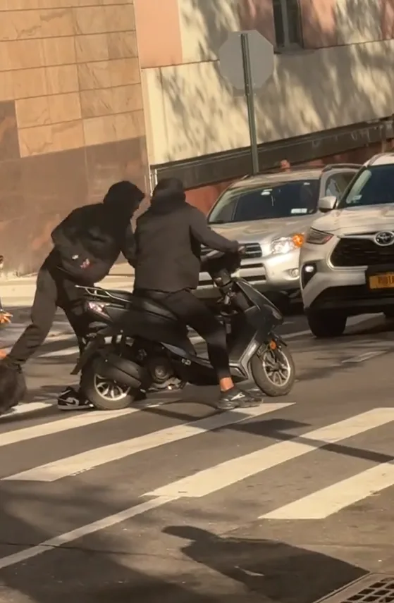 Padre retiene a sospechoso en El Bronx y sorprende con su reacción