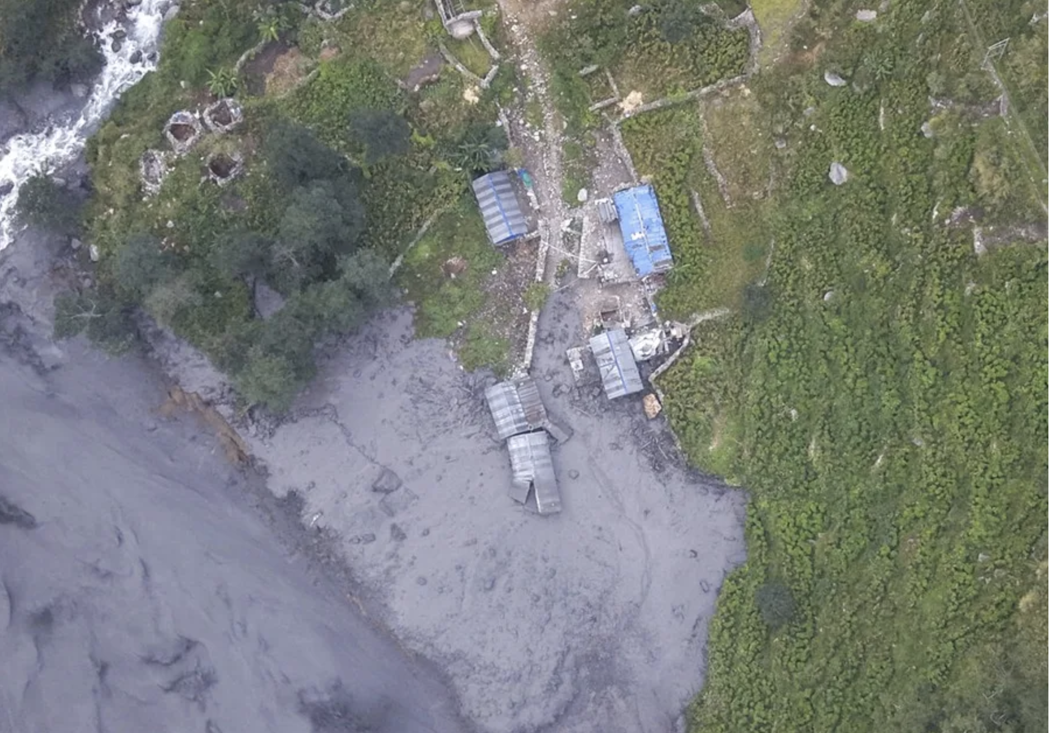 ¿Qué provocó la crecida que arrasó 40 viviendas en Nepal?