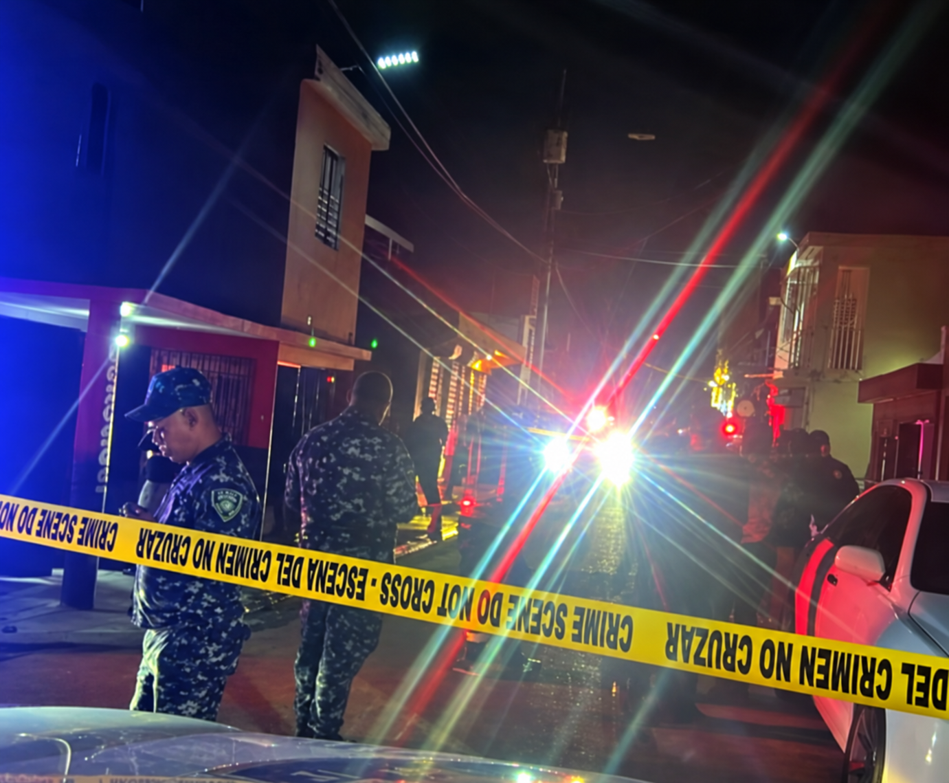 Hombre le pone fin a sus dos amigos por celos tras bailar con su pareja