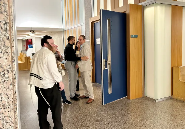 Médico dominicano enfrenta grave acusación por caso de paciente en NY 5 Médico dominicano enfrenta grave acusación por caso de paciente en NY