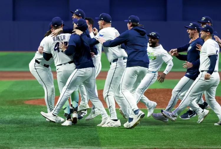 Con jonrón de Junior Caminero, los Rays eliminan a Cleveland y avanzan a la Serie Mundial