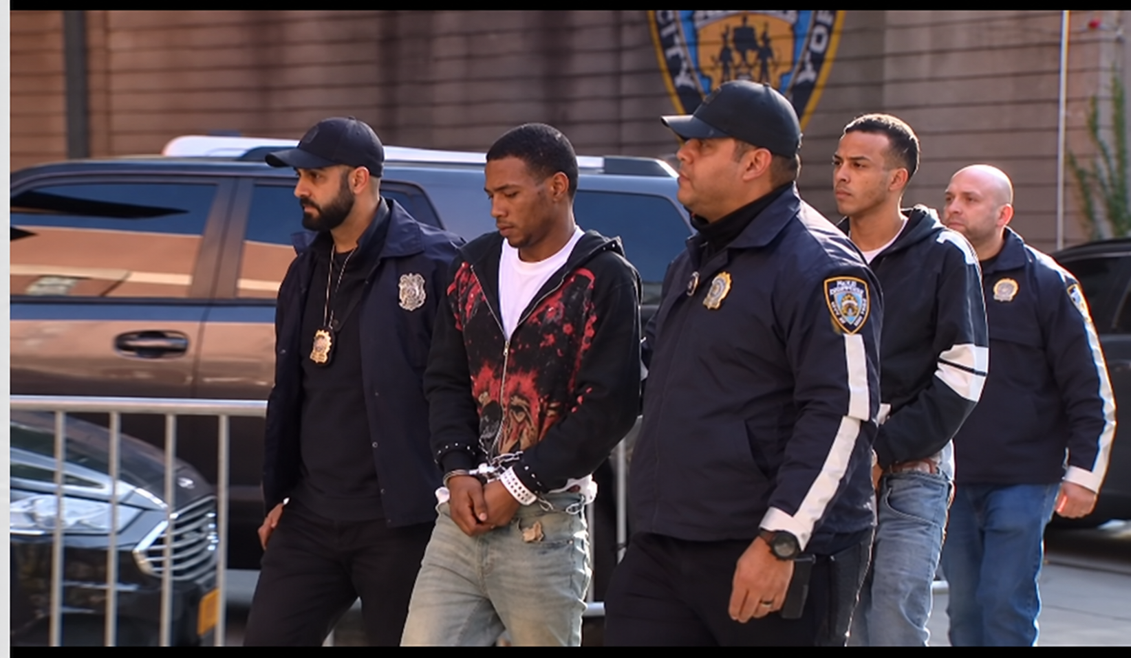 Trasladan a El Bronx a dos dominicanos por caso que involucra a detective