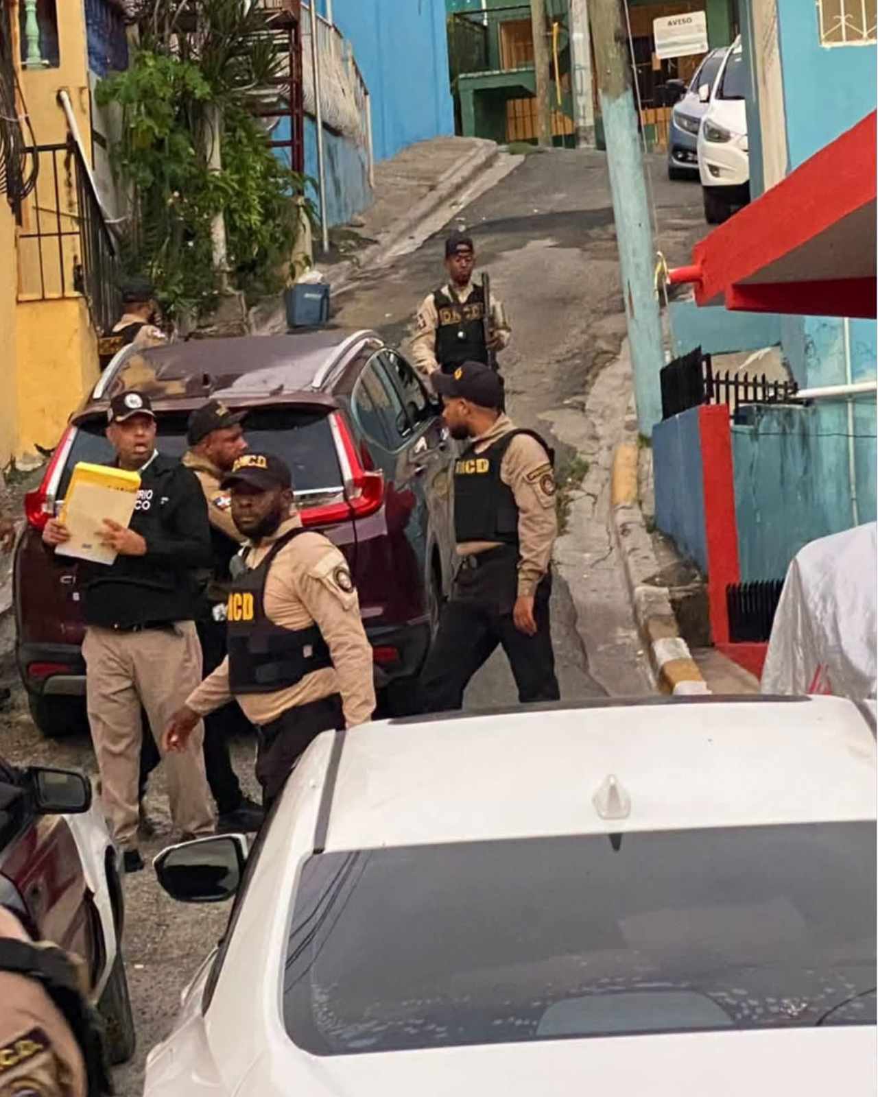 Mujer de Bonao habría sido detenida por la DNCD en Sabana Perdida 1 Mujer de Bonao habría sido detenida por la DNCD en Sabana Perdida