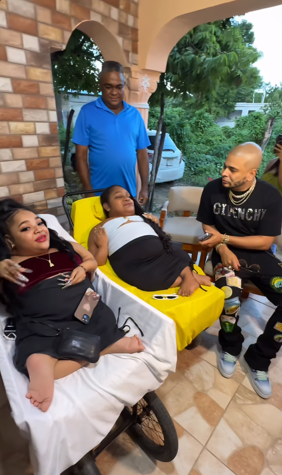 Ala Jaza sorprende a las «Hermanas de Cristal» con un gran regalo 3 Ala Jaza sorprende a las «Hermanas de Cristal» con un gran regalo