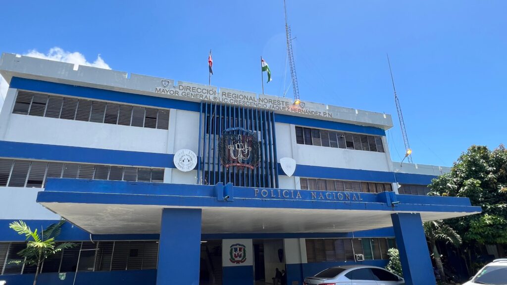 Mujer llega corriendo a cuartel policial y pide ayuda en SFM