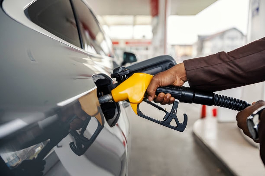 Abinader responde a inquietud por la gasolina y adelanta lo que quisiera hacer