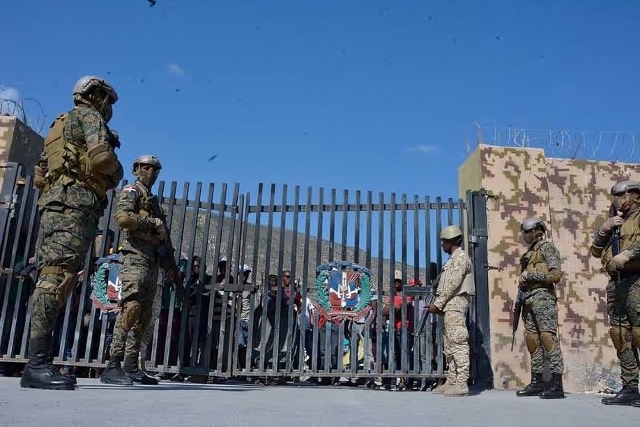 Exembajador haitiano advierte sobre posible llegada de pandillas a RD 4 Exembajador haitiano advierte sobre posible llegada de pandillas a RD