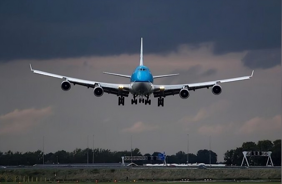 Avión procedente de El Salvador llega de madrugada a Las Américas 1 Avión procedente de El Salvador llega de madrugada a Las Américas