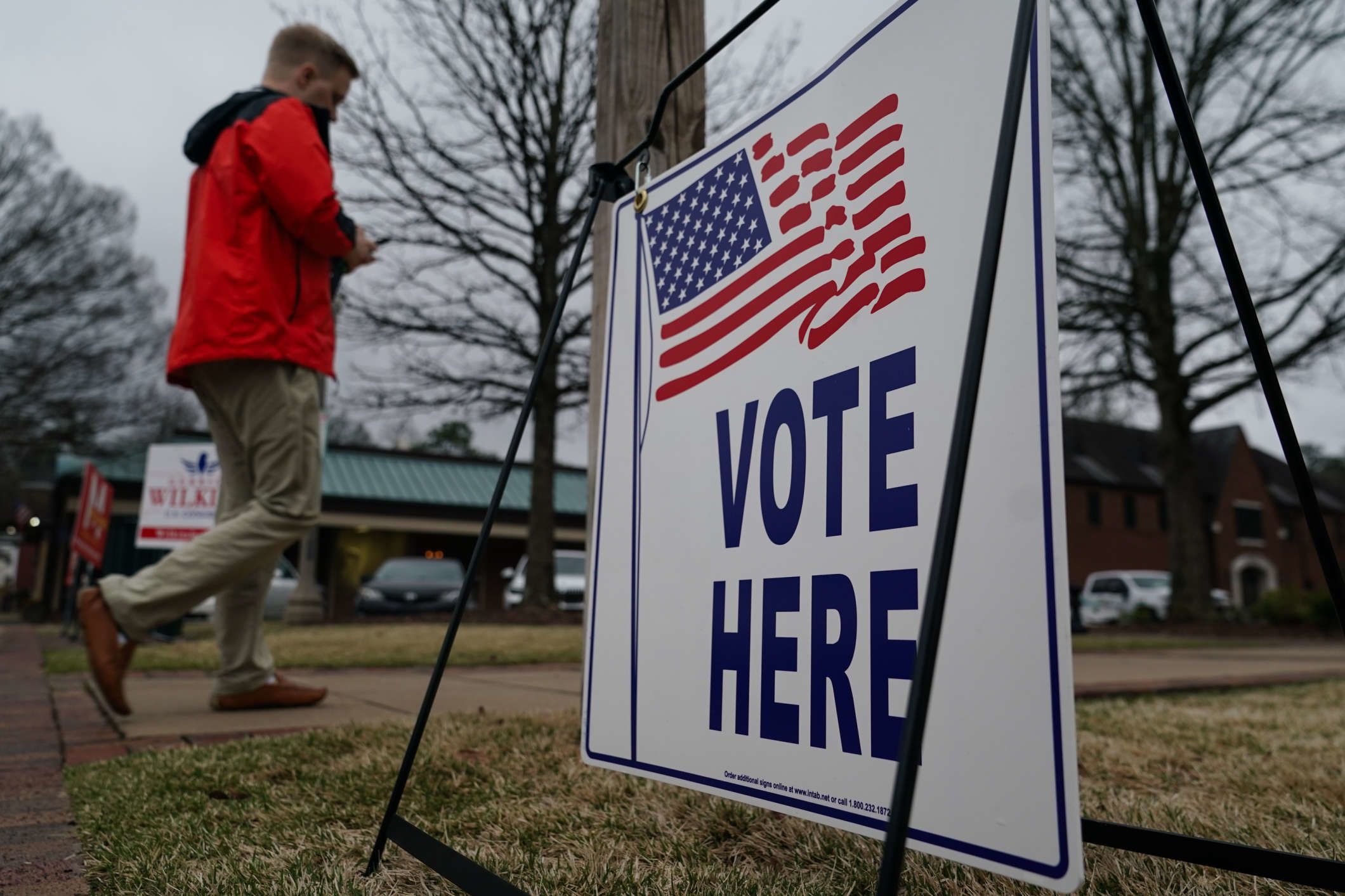 Nueva York aclara los límites de ICE en los centros de votación