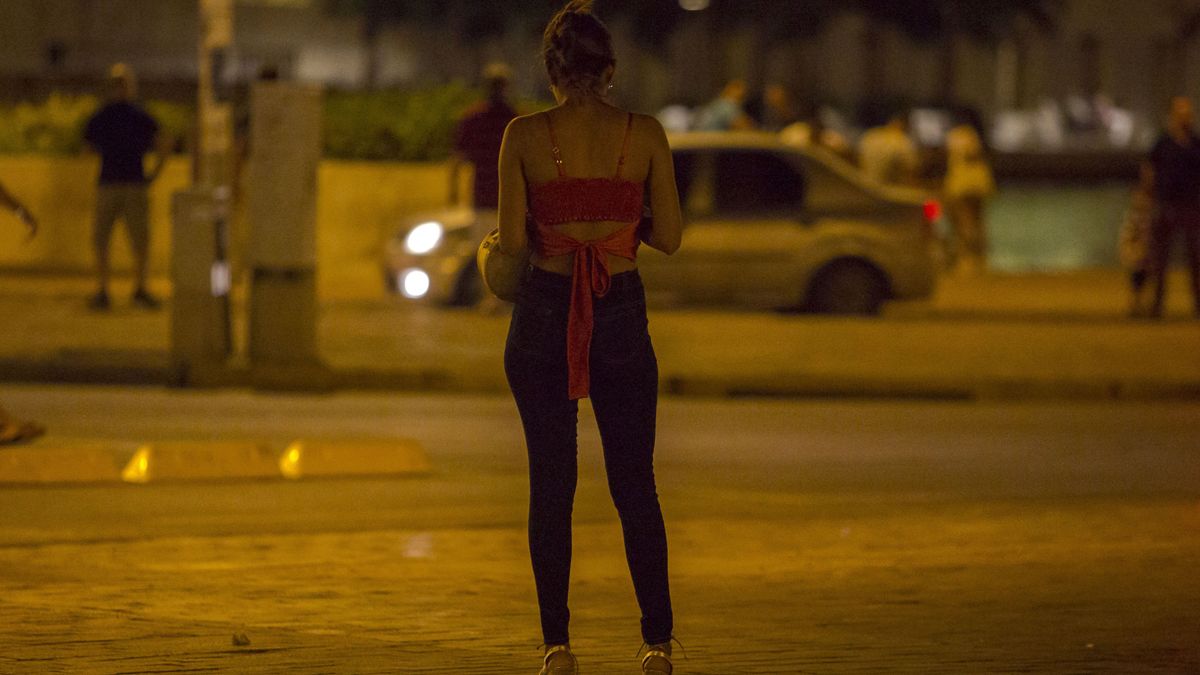 Hombre denuncia que tres mujeres le quitaron dinero en una cabaña