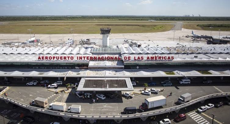 Joven denuncia los altos precios en el Aeropuerto Las Américas
