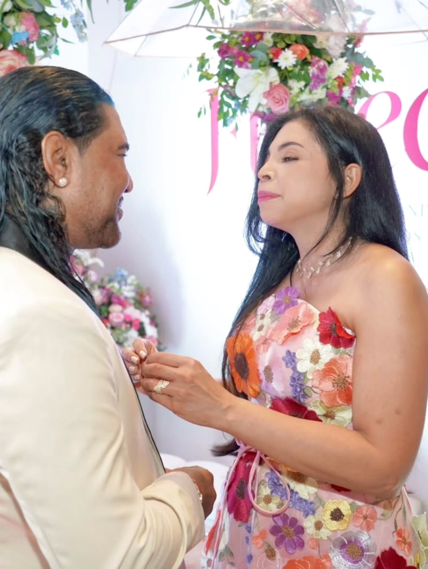 Omega y Yeni Berenice se abrazan tras años de diferencias 4 Omega y Yeni Berenice se abrazan tras años de diferencias